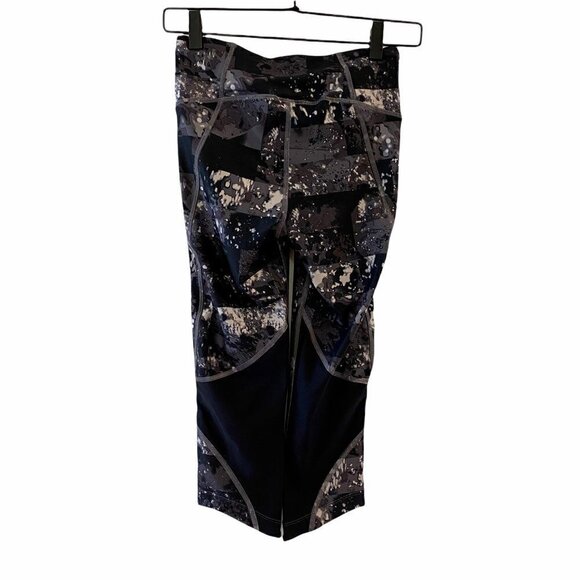 Under Armour Heat Gear Womens Fly Fast Printed Capri Pants Black Small NEW - Picture 6 of 10